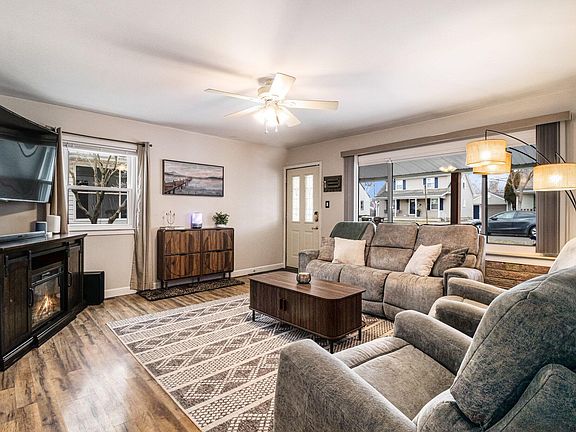 3rd image of 957 Woodville Ave