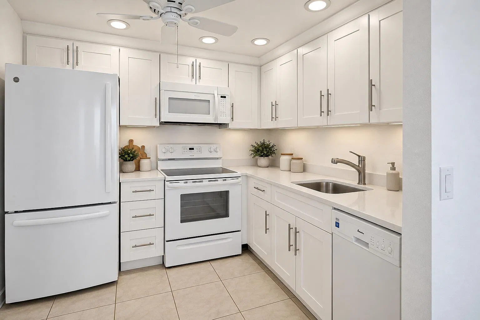1 bed, 1.5 bath, 720 sqft, $1,550 — Photo 2