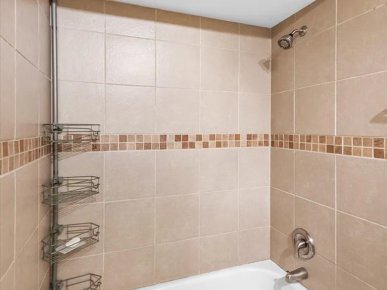 16731 Hilltop Ave — Photo 11