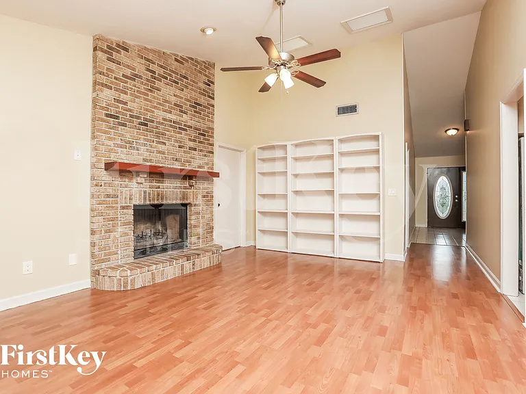 2229 Bluff Oak St — Photo 3