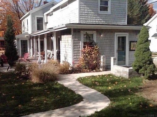 2nd image of 34 Warren St