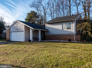 112 Hillsdale Dr, Sterling, VA 20164