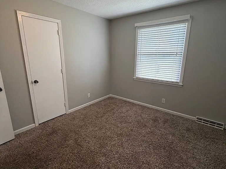 160 E Regent Dr — Photo 20