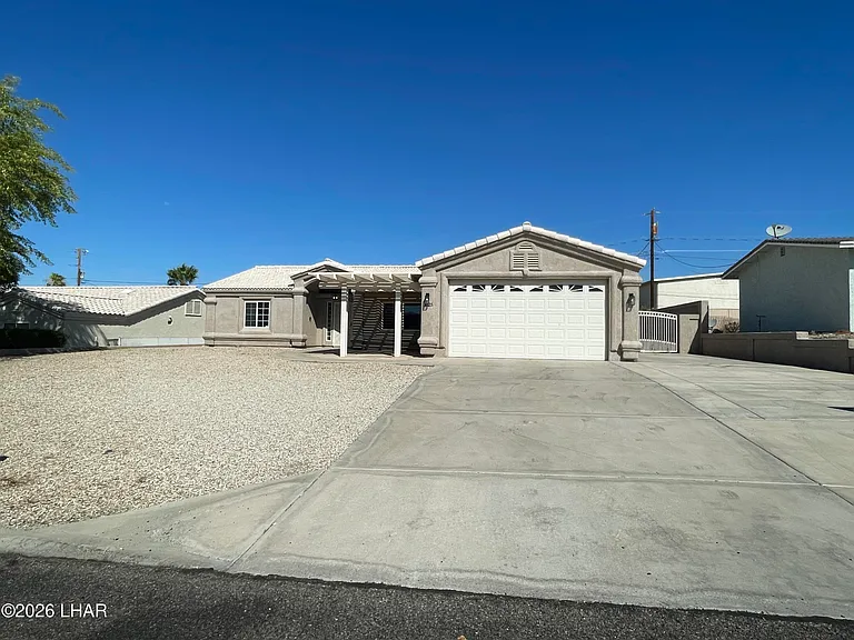 3025 Daytona Ave — Photo 2