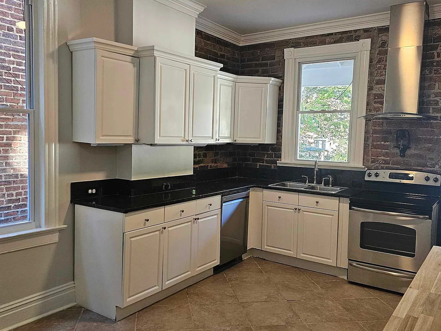 3 bed, 1908 sqft, $2,500 — Photo 3