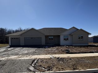 1691 Betty Jean Ln, Green Bay, WI 54313