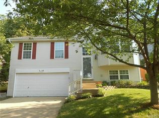 515 Elm Crossing Ct, Ballwin, MO 63021