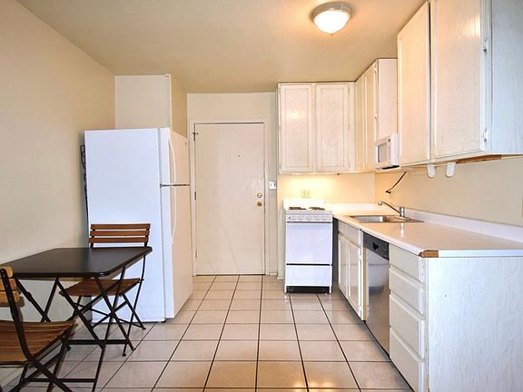 5th image of 109 Village Way #2003
