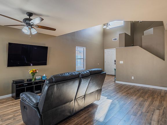 4th image of 714 W Cholla Crest Dr