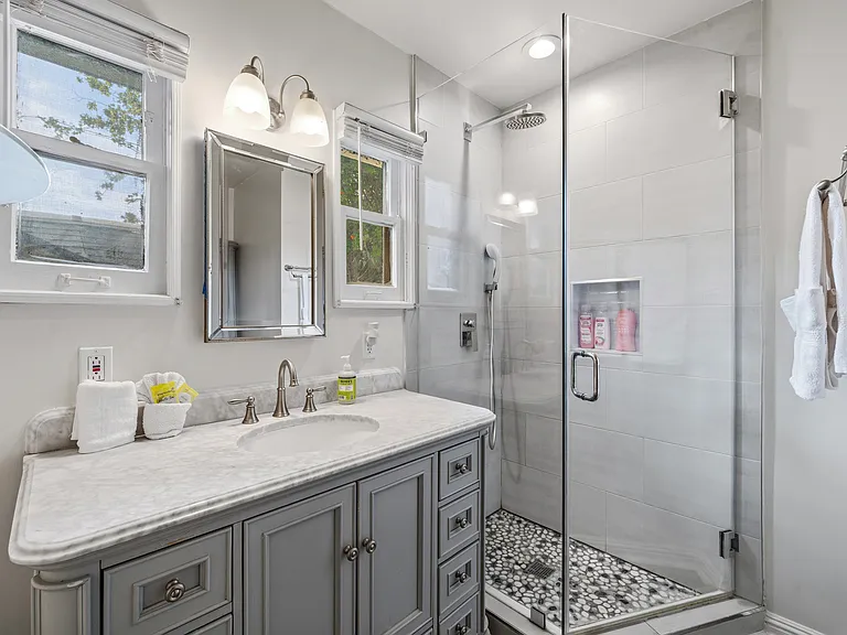 5835 Hillview Park Ave — Photo 26
