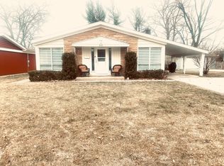 828 Appletree Ln, Deerfield, IL 60015