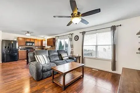 2109 Maple Glen Ct — Photo 1