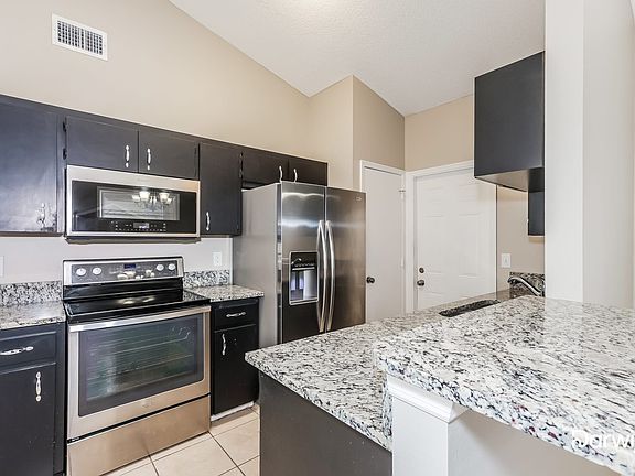 4th image of 6826 Doehring Dr