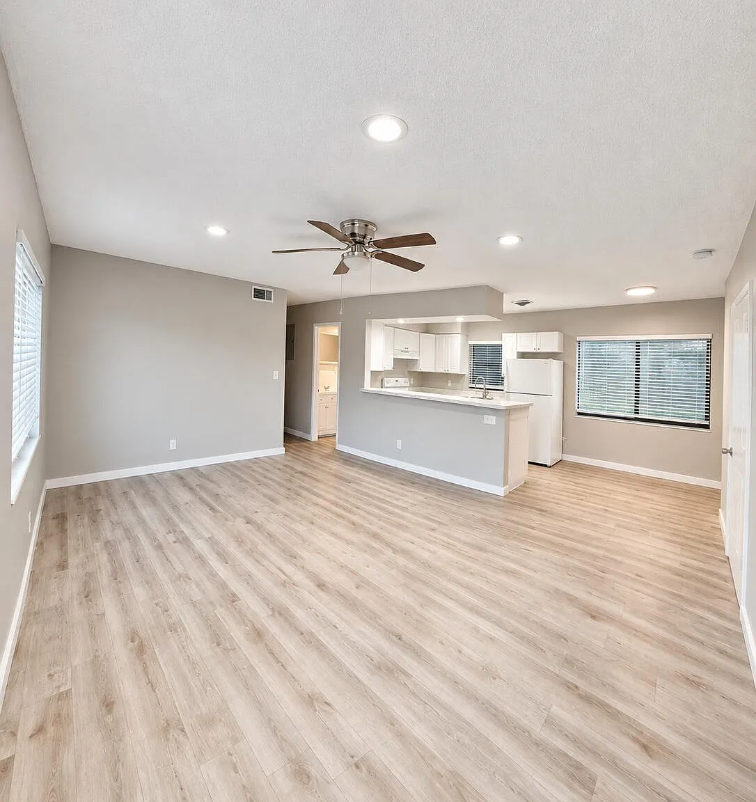 2 bed, 1.5 bath, 1000 sqft, $2,400 — Photo 2