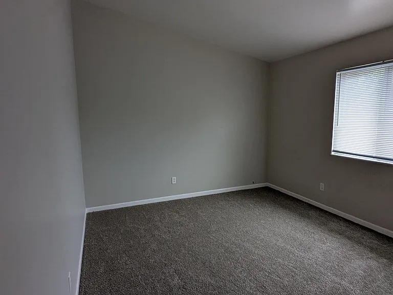 509-515 Zahn Dr — Photo 18