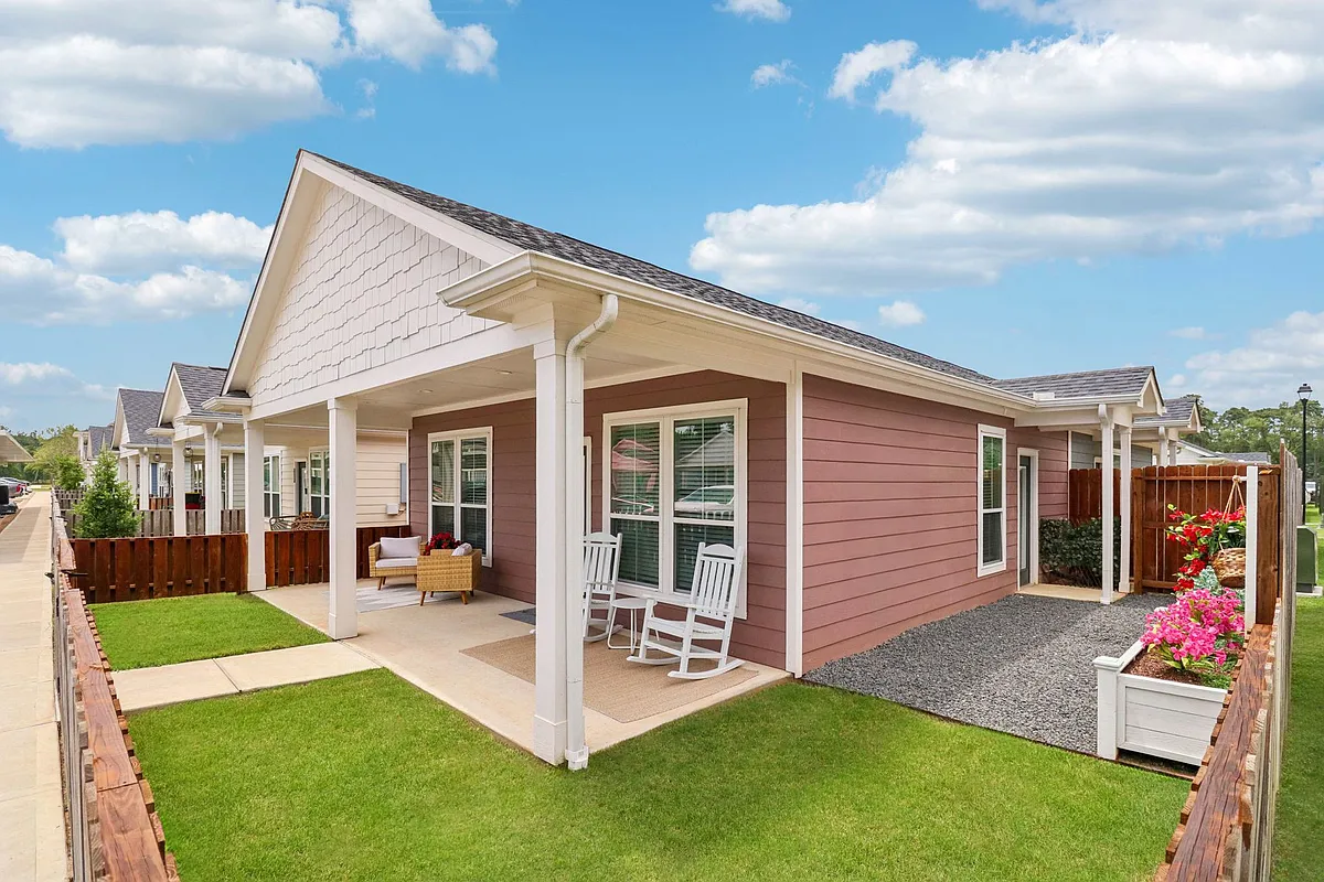 Building Photo - Cottage Living