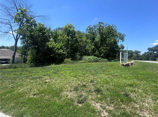 1501 SW Stonewall Dr, Oak Grove, MO 64075