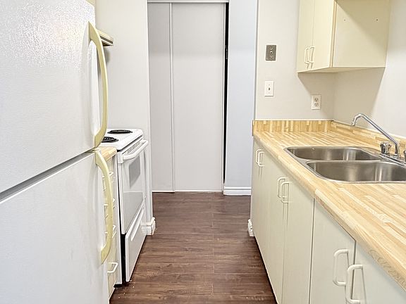 3rd image of 2940 Elsmere Ave #306