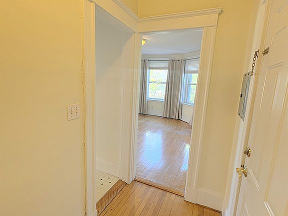 4th image of 49 Inman St #11