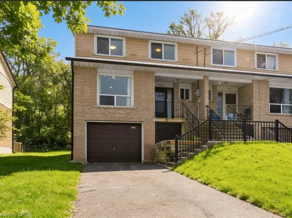 33 Raleigh St #A, Brantford, ON N3T 1J8