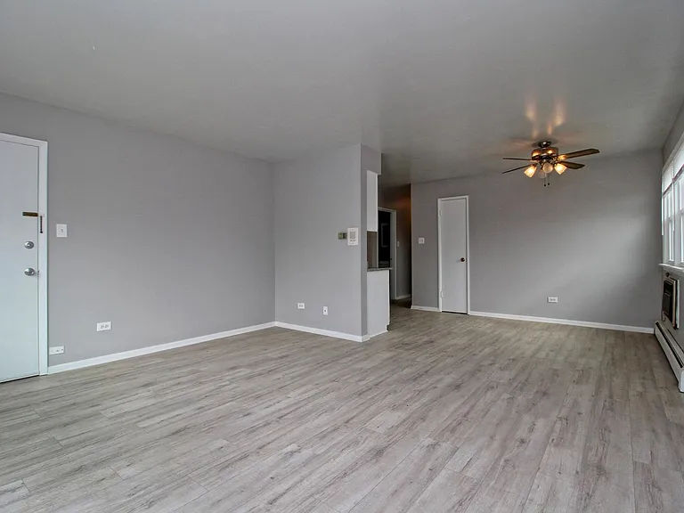 9845 S Cicero Ave — Photo 4