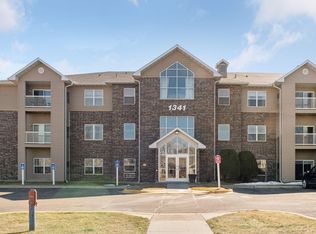 1341 Lake Dr W UNIT B-215, Chanhassen, MN 55317