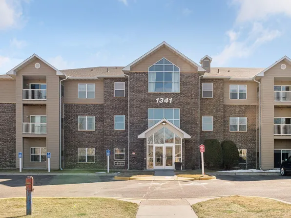 1341 Lake Dr W Unit B-215, Chanhassen, MN 55317