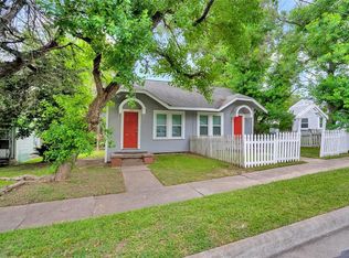 1514 18th St, Huntsville, TX 77340