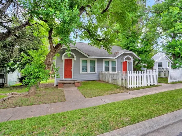 1514 18th St, Huntsville, TX 77340