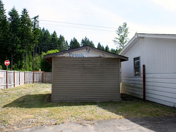 3rd image of 636 SW Marion Dr