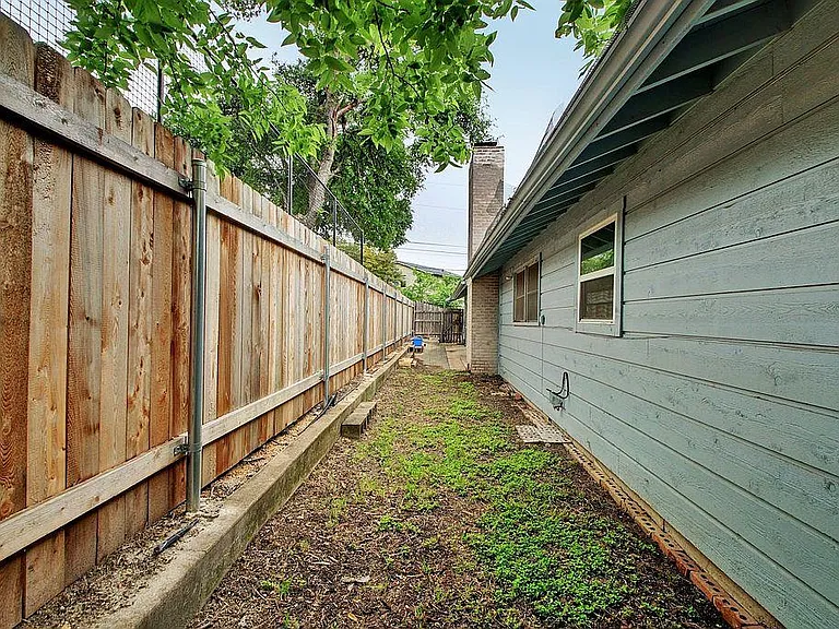 6108 Cherrylawn Cir — Photo 25