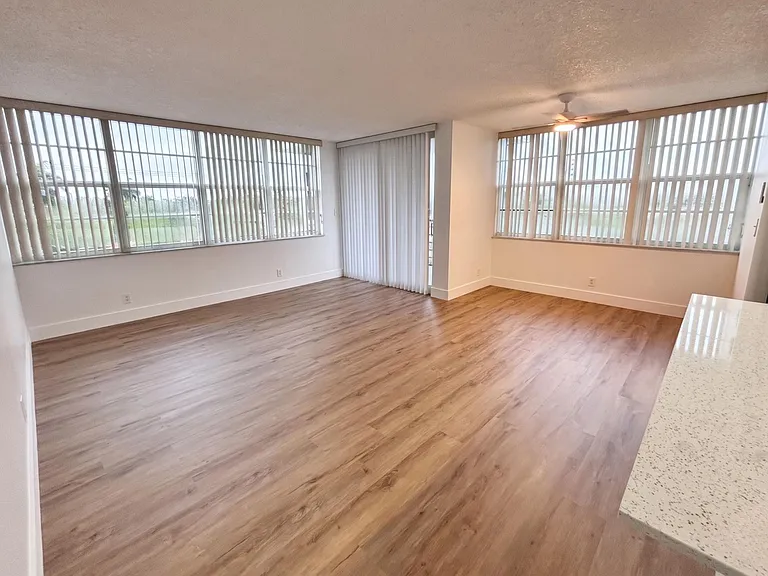 2741 Taft St #403 — Photo 3