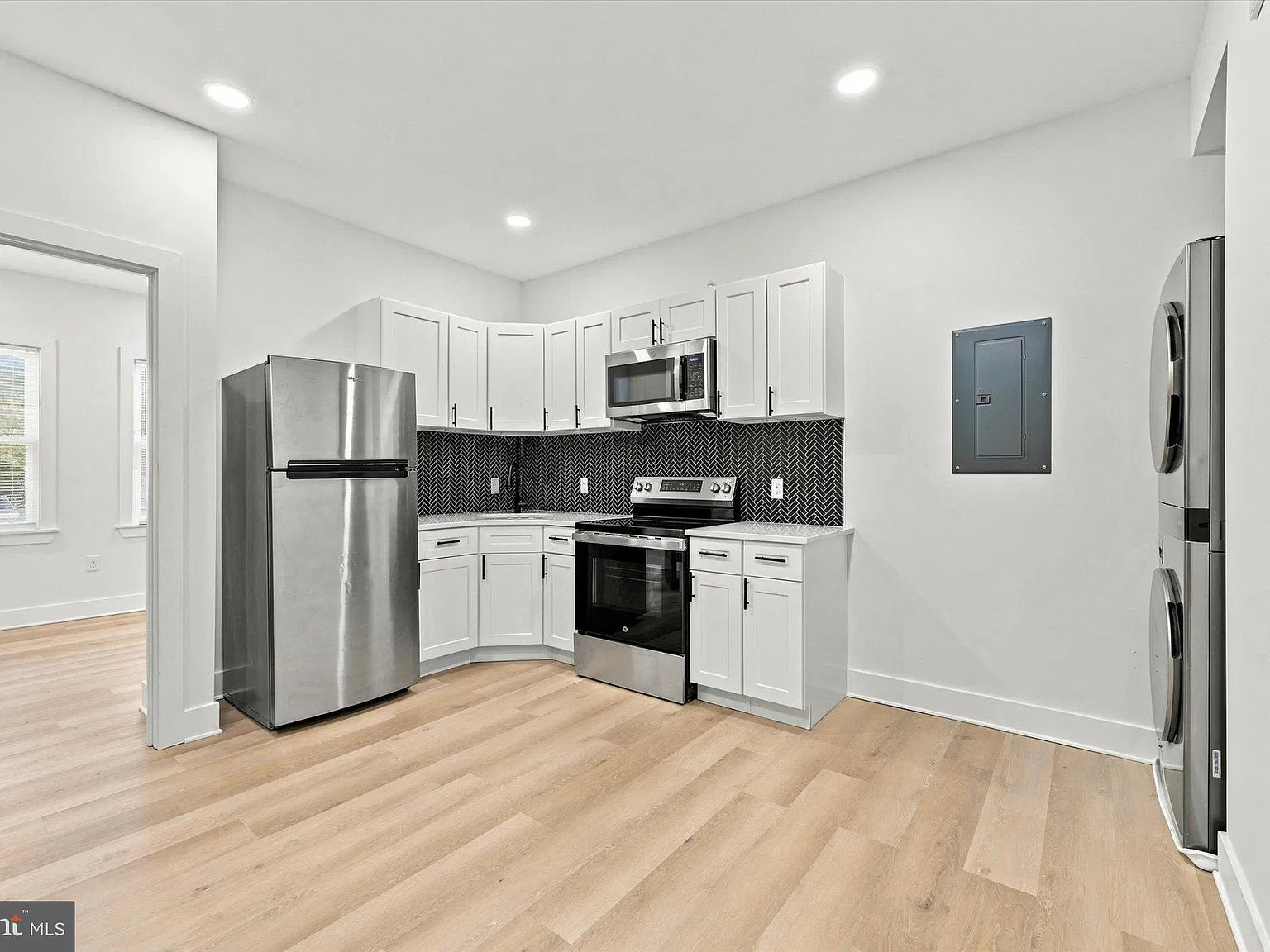 2 bed, 1.0 bath, 700 sqft, $1,600 — Photo 3