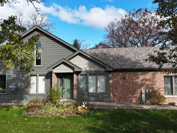 11 Village Woods Dr, Crete, IL 60417