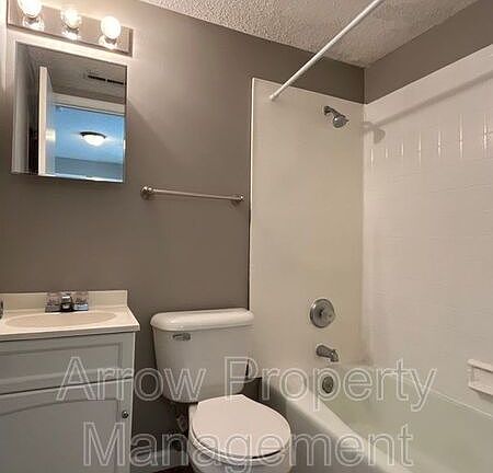 5th image of 1119 E St #9