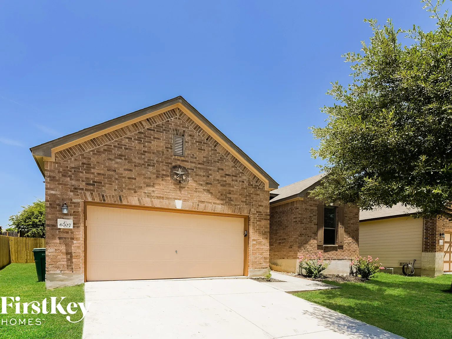 3 bed, 2.0 bath, 1660 sqft, $1,780 — Photo 2