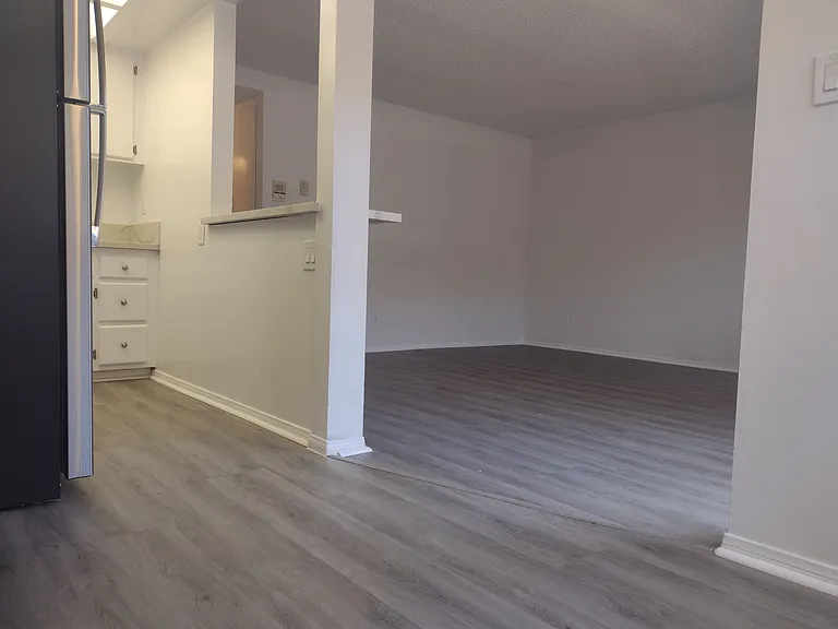 640 W 7th St #5 — Photo 9