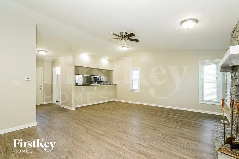 3 bed, 2.0 bath, 1332 sqft, $1,960 — Photo 4