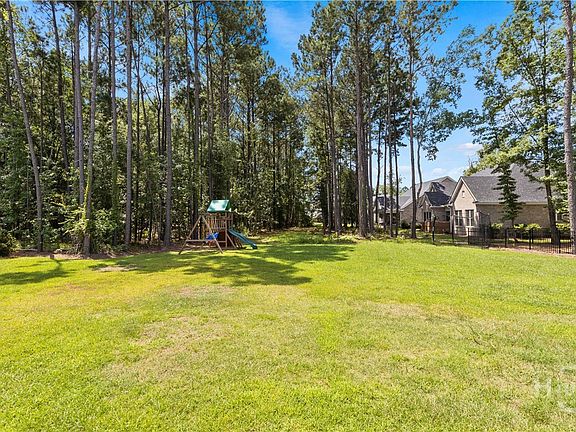 2nd image of 115 Oakcrest Drive W