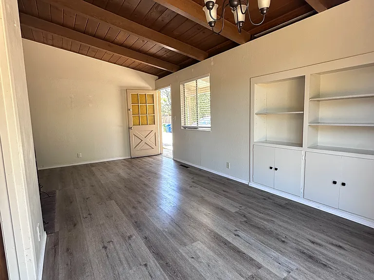 737 Budd Ave — Photo 6