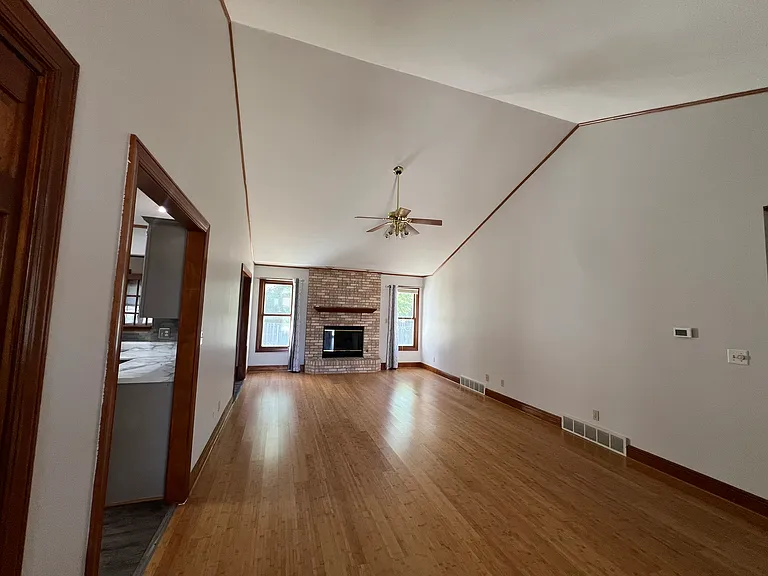 1004 Monarch Dr — Photo 6