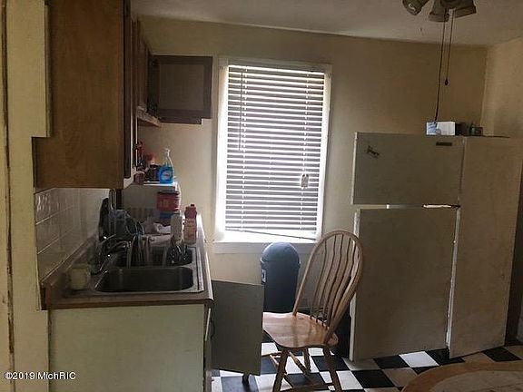 5th image of 2436 Hoyt St