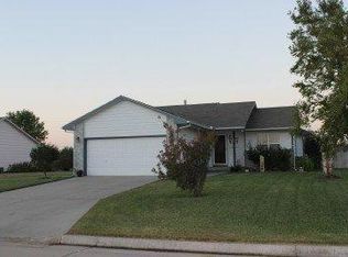 706 S Meadows Dr, Hesston, KS 67062