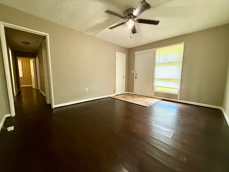 3630 Dundale Rd — Photo 2