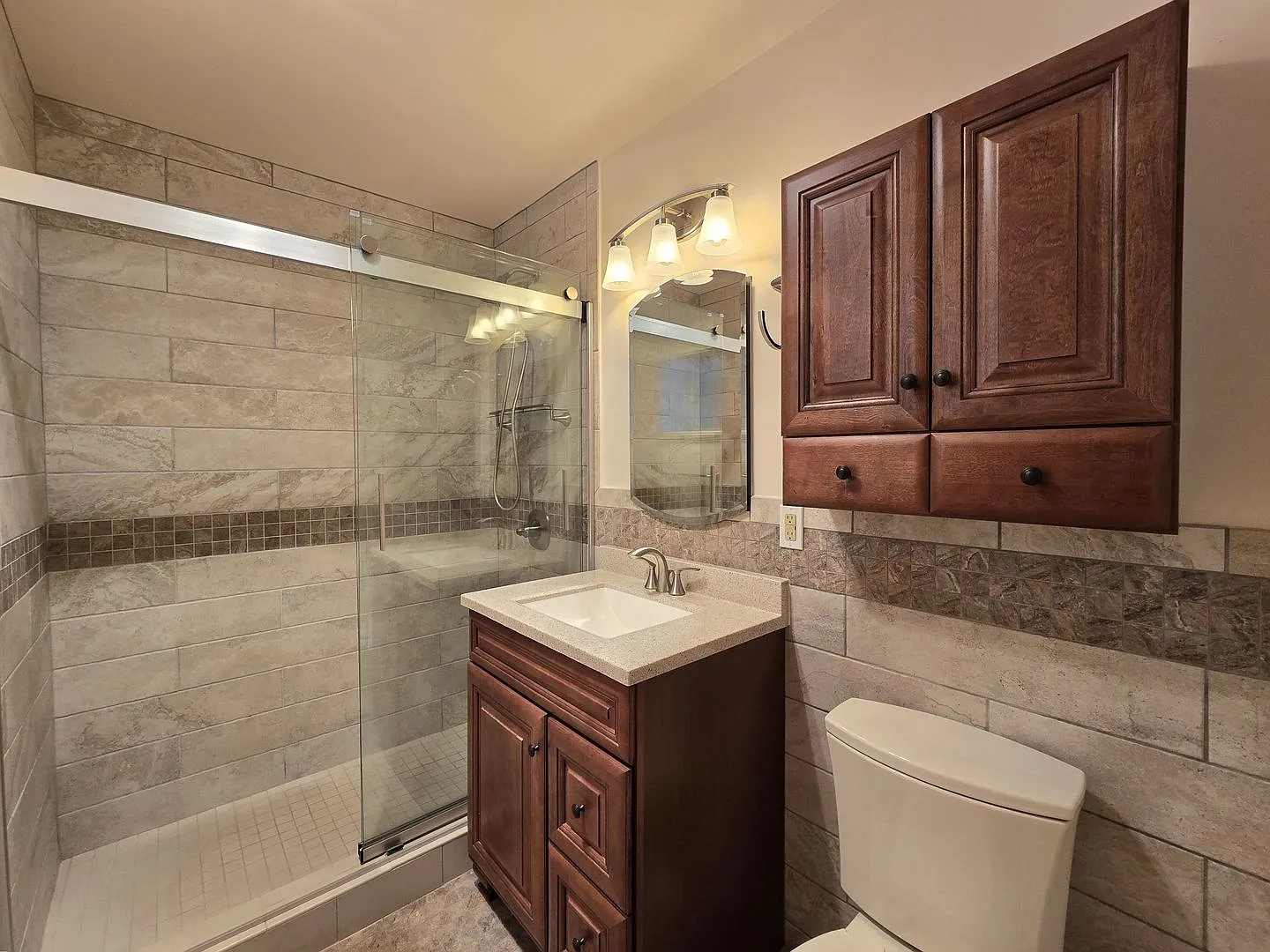 Beautifully Updated Downtown Home 1200 2nd St — Photo 3