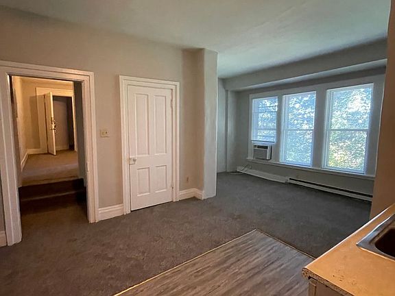 4th image of 213 S 7th St #4