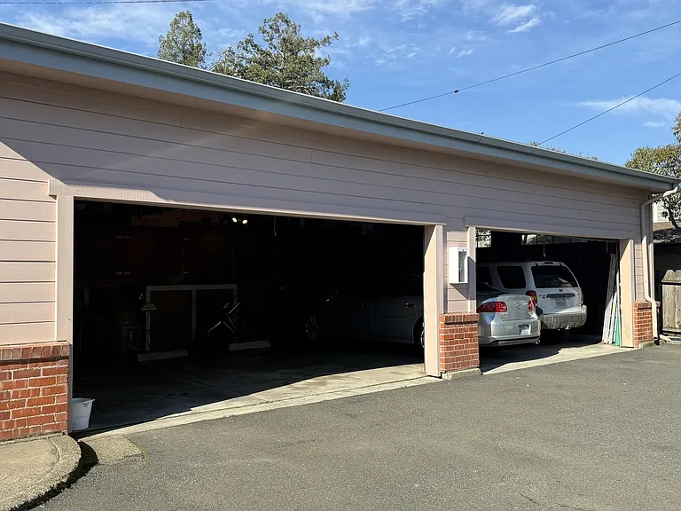 Rental includes one garage parking space