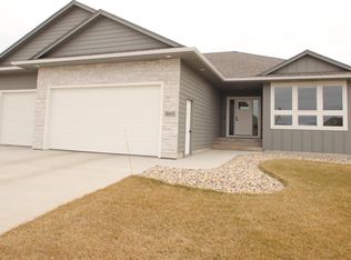 8601 W Dalton St, Sioux Falls, SD 57106
