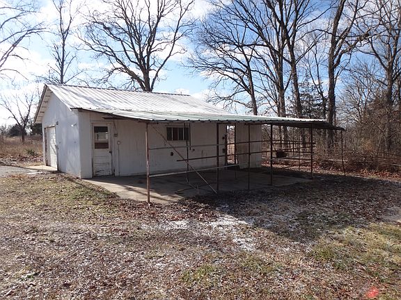 1 car garage with carport