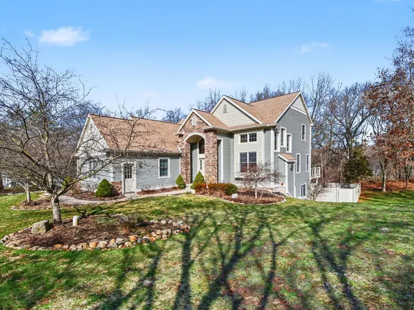 7901 Sandy Hollow Dr SE, Alto, MI 49302